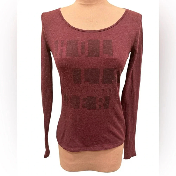 Hollister Maroon Long Sleeve Graphic Tee Scoop Neck Size Small - Picture 1 of 7